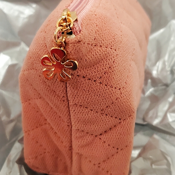 Innisfree Luxury Skincare 3 PC set 🎁 GIFT Bag - Picture 1 of 11